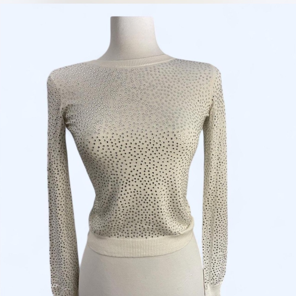 Alice + Olivia Size Small
Cream and silver beaded sweater